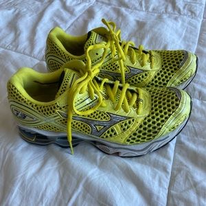Women’s Mizuno wave creation running shoes